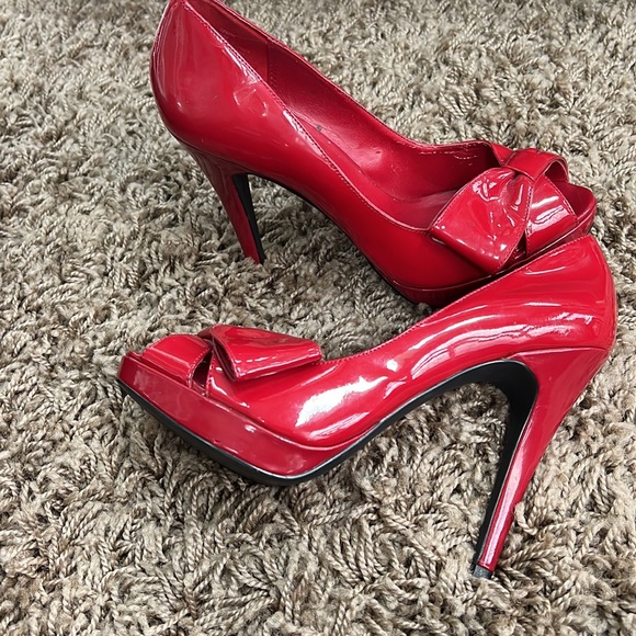 MICHAEL red high heels with bow - Picture 4 of 4